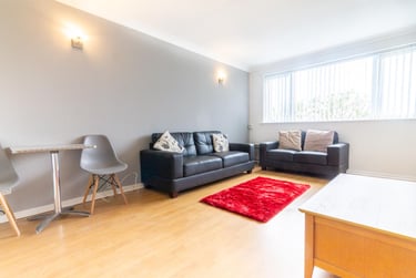 2 bed flat, Lonsdale Court, Jesmond, Newcastle, NE23HF - Image 1